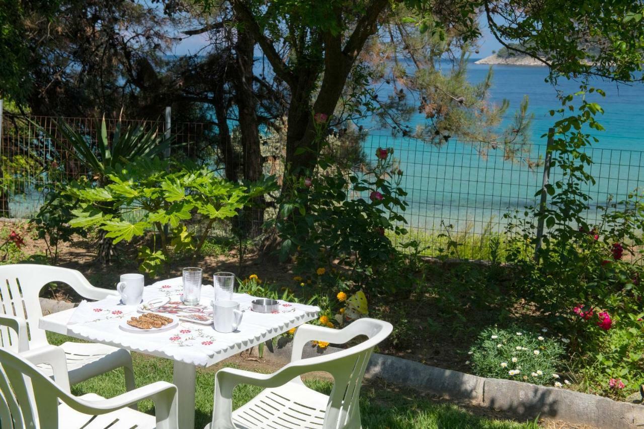Pension Giannis Αdults Only 코이니라 외부 사진